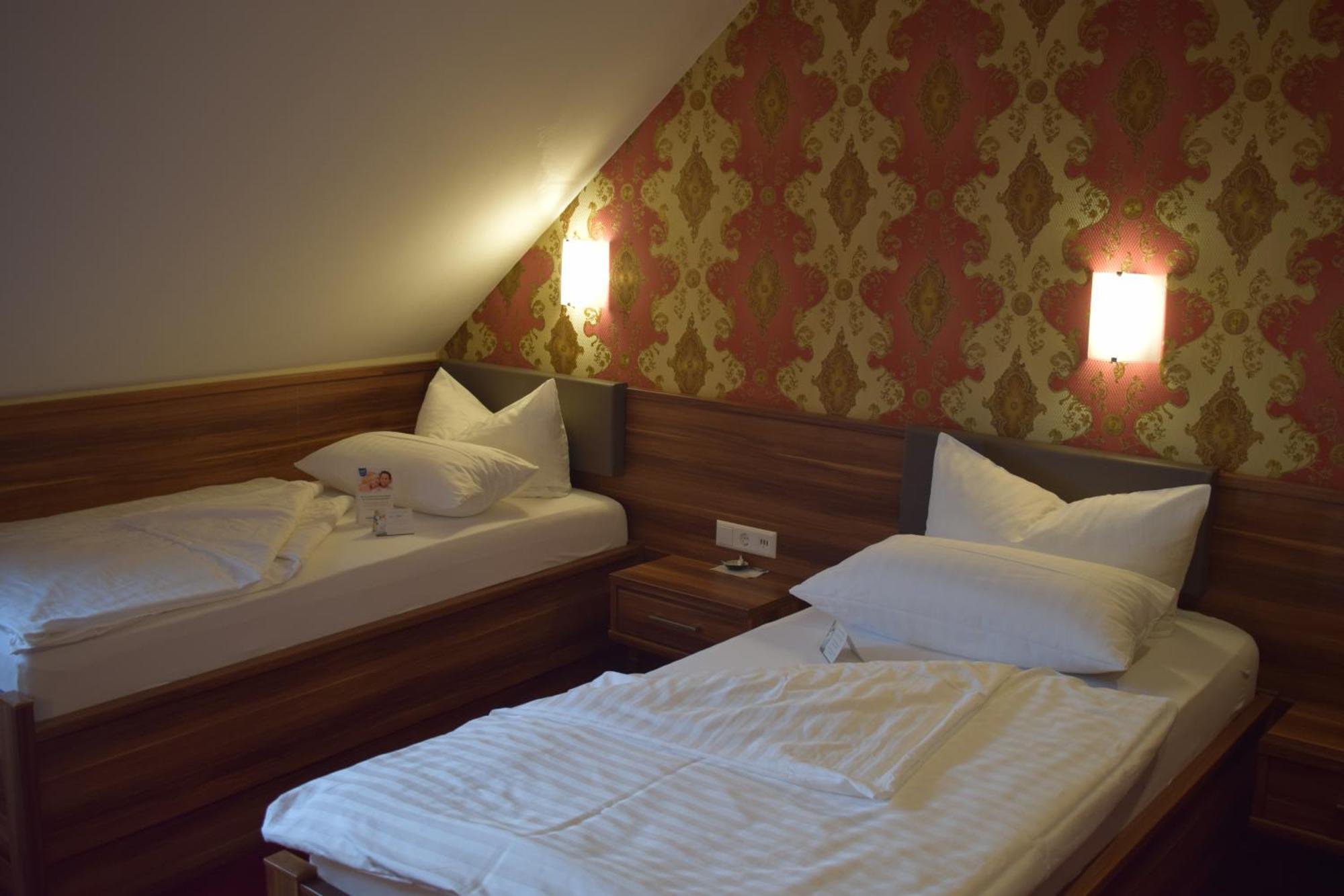 Akzent Hotel Goldner Hirsch คาเมนซ์ ภายนอก รูปภาพ