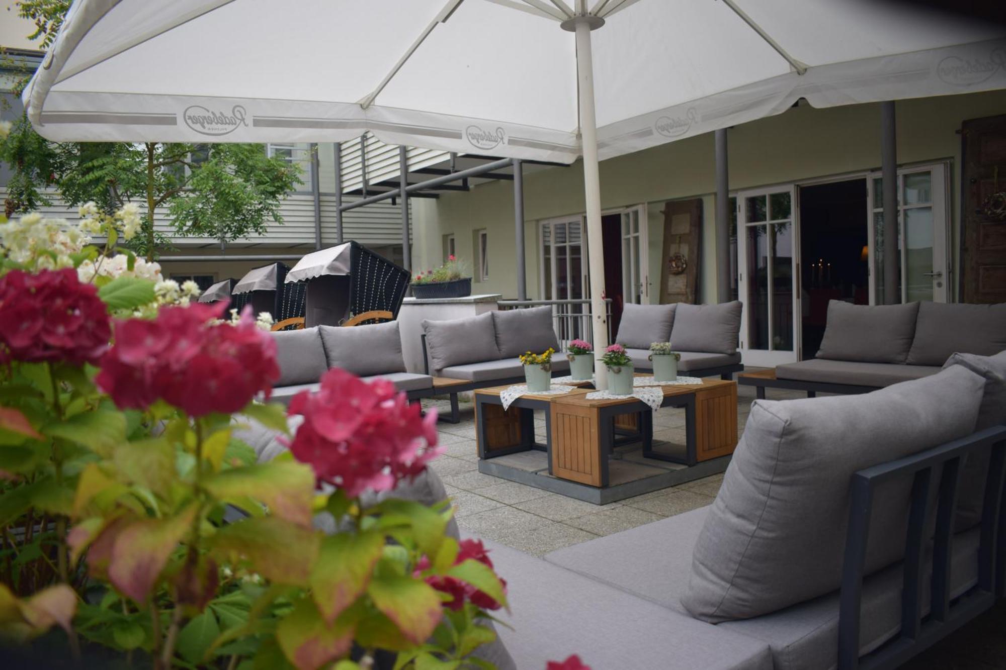Akzent Hotel Goldner Hirsch คาเมนซ์ ภายนอก รูปภาพ