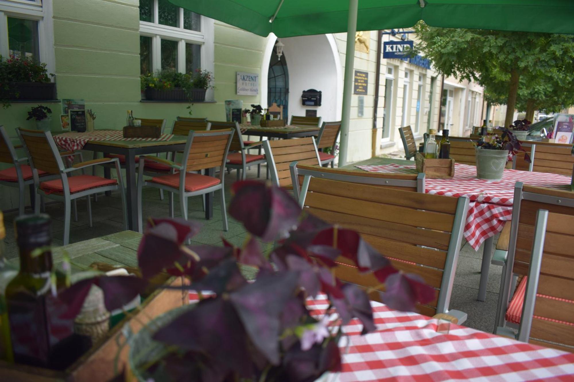 Akzent Hotel Goldner Hirsch คาเมนซ์ ภายนอก รูปภาพ
